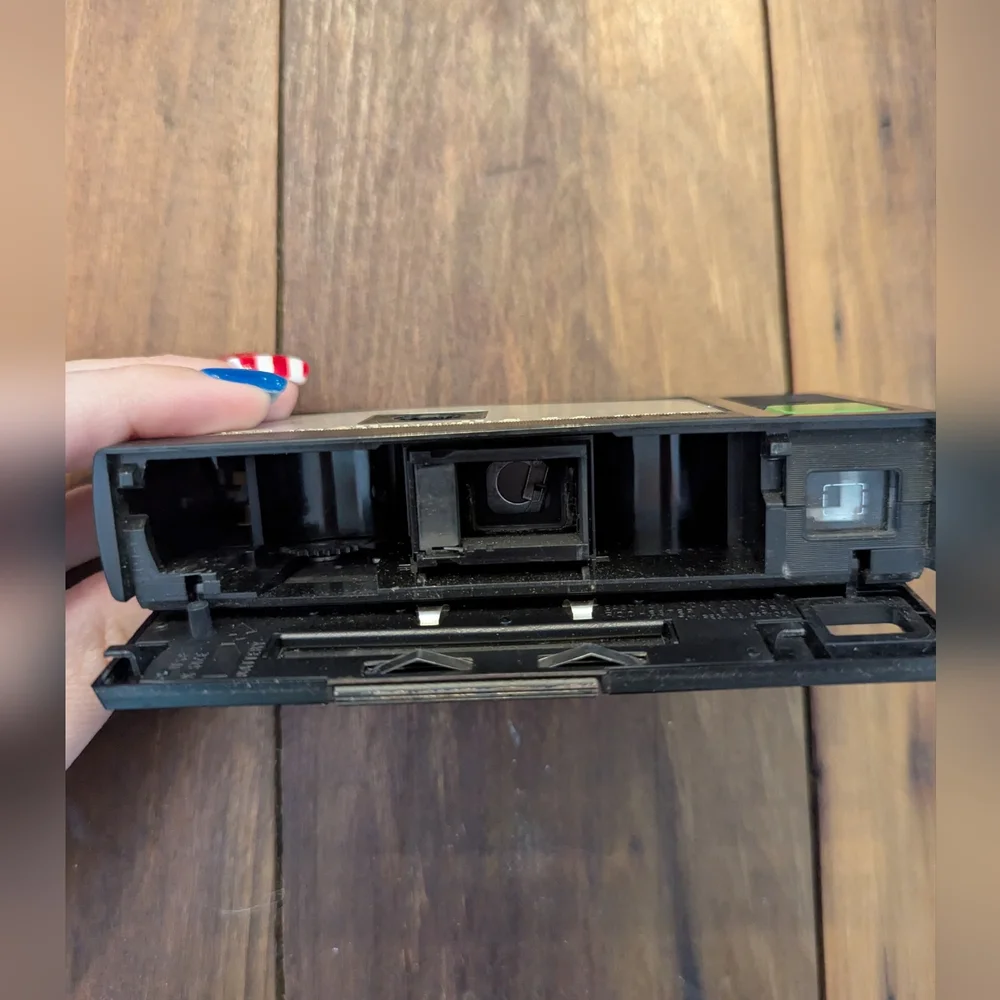 Vintage Kodak Pocket Instamatic 30 Camera Made‎ in USA Silver & Black